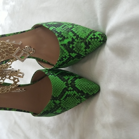 Babe Women's Size 8 Green Snake Print Chain Heels - Picture 7 of 10